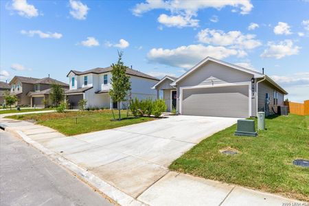 New construction Single-Family house 1675 House Finch Dr, San Antonio, TX 78253 plan The Caprock - image