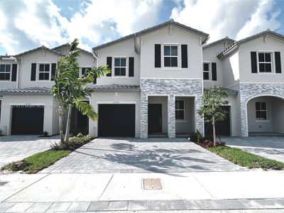 New construction Townhouse house 1020 Se 26Th Ter, Homestead, FL 33035 - photo 0