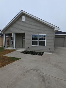 New construction Single-Family house 1010 S Preston St, Ennis, TX 75119 null- photo 1 1