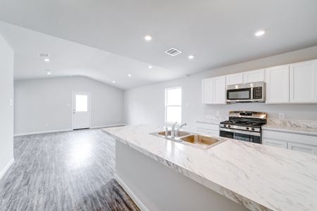 New construction Single-Family house 1512 E Milam St, Wharton, TX 77488 plan Lincoln - image 8
