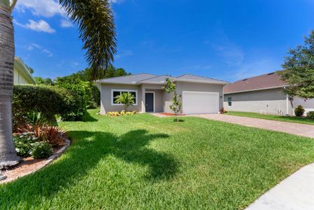 New construction Single-Family house 675 Ne Moss Rose Pl, Port St. Lucie, FL 34983 null- photo 0