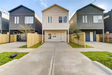 New construction Single-Family house 1209 Dewalt St, Houston, TX 77088 - image