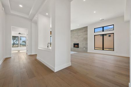 New construction Single-Family house 2401 Kahala Sunset Dr, Spicewood, TX 78669 - image 19