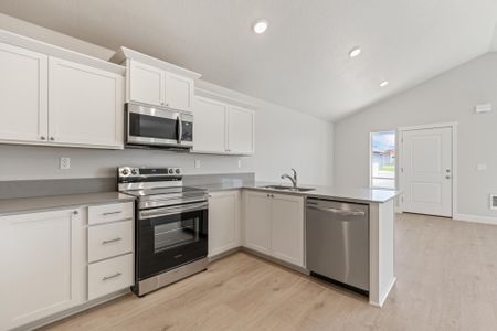 New construction Single-Family house 4011 Sw Obsidian Pl, Redmond, OR 97756 plan Astoria - image 7