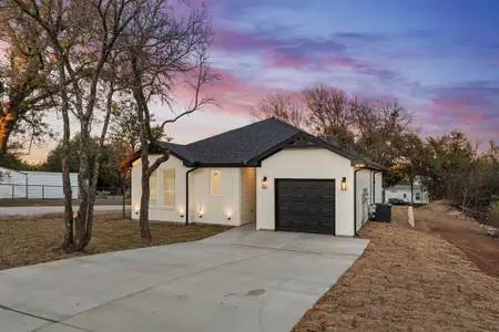 New construction Single-Family house 5901 S Lakeside Hills Ct, Granbury, TX 76048 - image
