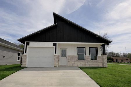 New construction Single-Family house 2609 Carver St, Greenville, TX 75401 - image