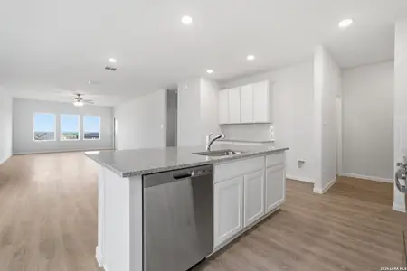 New construction Single-Family house 10726 Upwind Turn, Converse, TX 78109 plan Hickory - image 10