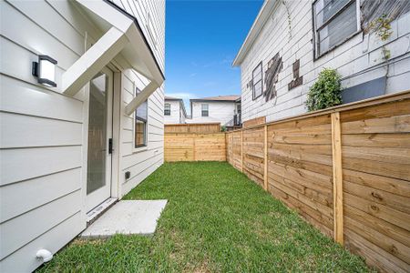 New construction Single-Family house 2324 Bastrop St, Houston, TX 77004 null- photo 26 26