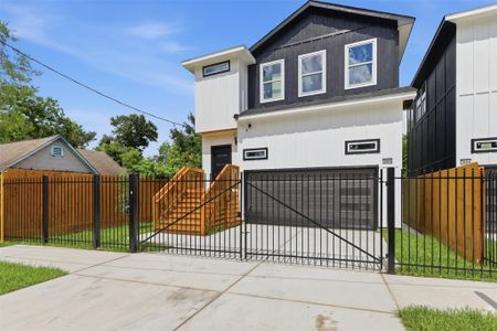 New construction Single-Family house 3806 Sayers St, Houston, TX 77026 - image
