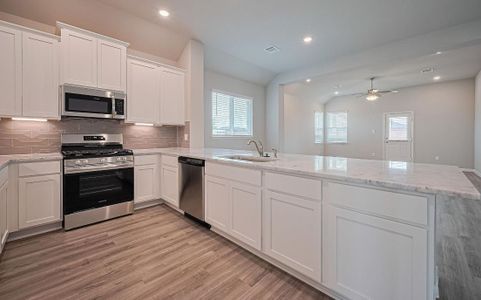 New construction Single-Family house 2114 Sanders Brk, Baytown, TX 77521 - image