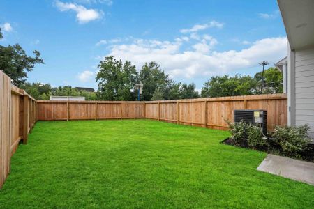 New construction Single-Family house 5527 Katy Fwy, Houston, TX 77007 - image 3