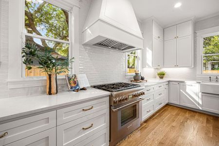 New construction Single-Family house 1001 E 27th St, Houston, TX 77009 - image 11