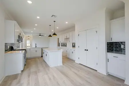 New construction Single-Family house 814 Countryside Glade Ln, Bonney, TX 77583 plan Eastover II S - image 4