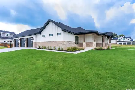 New construction Single-Family house 109 Chinaberry Hl, La Vernia, TX 78121 - image