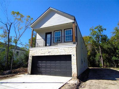 New construction Single-Family house 8127 Venus Street, Houston, TX 77088 - photo 0