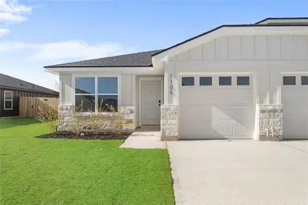 New construction Townhouse house 1106 S College Ave, Troy, TX 76579 - image