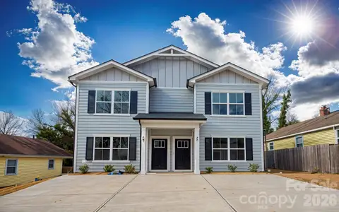 New construction Duplex house 424-426 2Nd St Sw, Hickory, NC 28602 - image