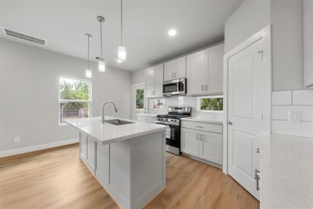 New construction Single-Family house 1222 E 33Rd St, Houston, TX 77022 - image 10