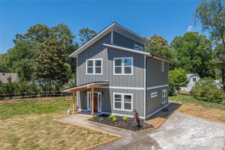 New construction Single-Family house 32 Oak Hill Rd, Candler, NC 28715 - image