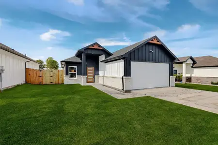 New construction Single-Family house 208 E Rusk St, Rice, TX 75155 - image