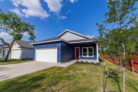 New construction Single-Family house 639 Magnolia Ln, Cottonwood Shores, TX 78657 - image