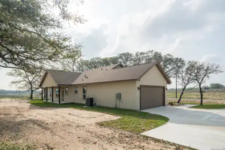 New construction Single-Family house 313 Firewheel, Floresville, TX 78114 - image