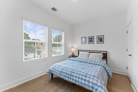 New construction Single-Family house 328 Neyland St, Houston, TX 77022 - image 9