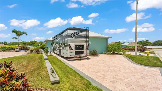 New construction Single-Family house 2829 Snowy Egret Dr, Polk City, FL 33868 - image