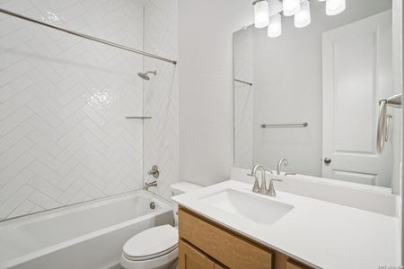 New construction Single-Family house 1346 Wilson Crk, New Braunfels, TX 78132 plan Malia - image 9