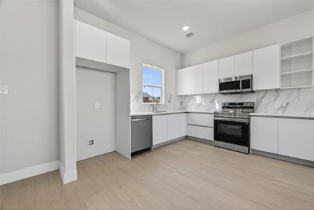 New construction Single-Family house 6702 Metro Blvd, Unit 8, Houston, TX 77083 - image 7