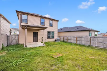 New construction Single-Family house 10446 Canard Crst, Converse, TX 78109 - image 3