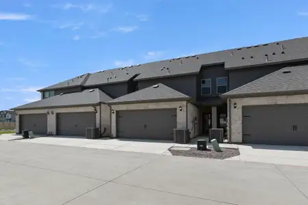 New construction Townhouse house 4507 Avion Dr, Sanger, TX 76266 - image