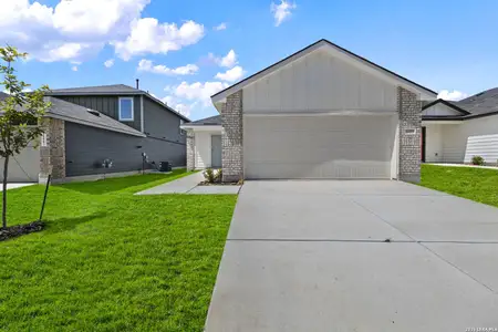 New construction Single-Family house 16059 Mahogany Wy, Elmendorf, TX 78112 plan The Barton - image