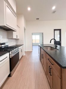 New construction Single-Family house 102 Persimmon Ct, Victoria, TX 77904 plan McKinney - image 7