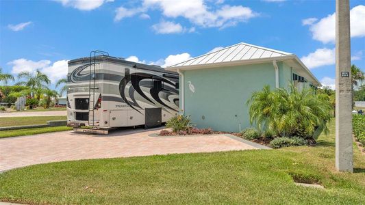 New construction Single-Family house 2829 Snowy Egret Dr, Polk City, FL 33868 - image