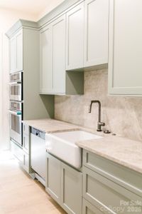 New construction Single-Family house 3028 Eastham Ln, Charlotte, NC 28209 - image 12