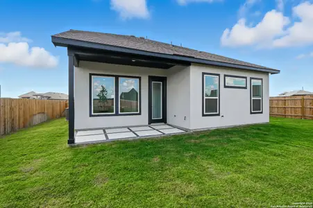 New construction Single-Family house 121 Cherrybark Oak, Castroville, TX 78009 plan Lincoln - image