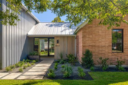 New construction Single-Family house 6613 Argentia Rd, Austin, TX 78757 - photo 0