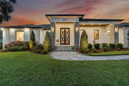 New construction Single-Family house 1307 N Lake Howard Dr, Winter Haven, FL 33881 - image