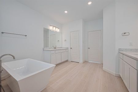 New construction Single-Family house 1609 Regents Ct, Houston, TX 77055 - image 6