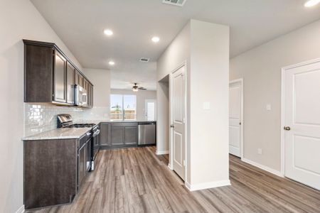 New construction Single-Family house 308 Boatright Blvd, Jarrell, TX 76537 plan The 1363 - image 18