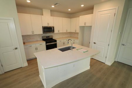 New construction Townhouse house 7213 Sutton Ln, Sarasota, FL 34240 null- photo 3 3