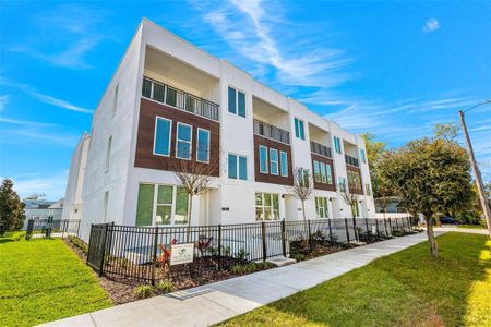 New construction Townhouse house 121 E Warren Ave, Unit 1, Tampa, FL 33602 null- photo 0