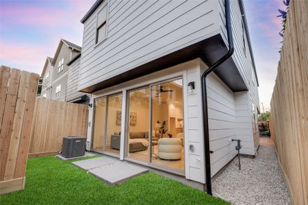 New construction Single-Family house 816 W 17Th St, Houston, TX 77008 - image