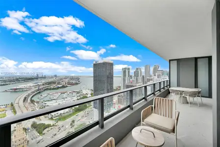 New construction Condo house 159 Ne 6Th St, Unit 4015, Miami, FL 33132 - image