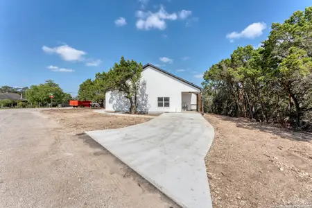 New construction Single-Family house 664 Rolling Hls, Canyon Lake, TX 78133 - image