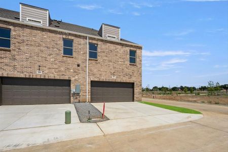 New construction Townhouse house 2410 Bulin Dr, Mansfield, TX 76063 Berkeley- photo 4 4