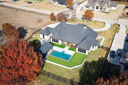 This exceptional wrought iron fence surrounds the pool and putting green area. The entire back of the lot is fenced as well.