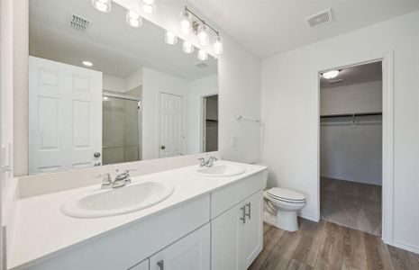 Elegant owner's bathroom  *real home pictured