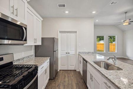 New construction Single-Family house 10370 Red Cardinal Dr, Cleveland, TX 77328 - image 7